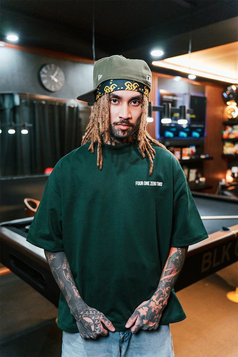 SIGNATURE TEE - MOSS GREEN